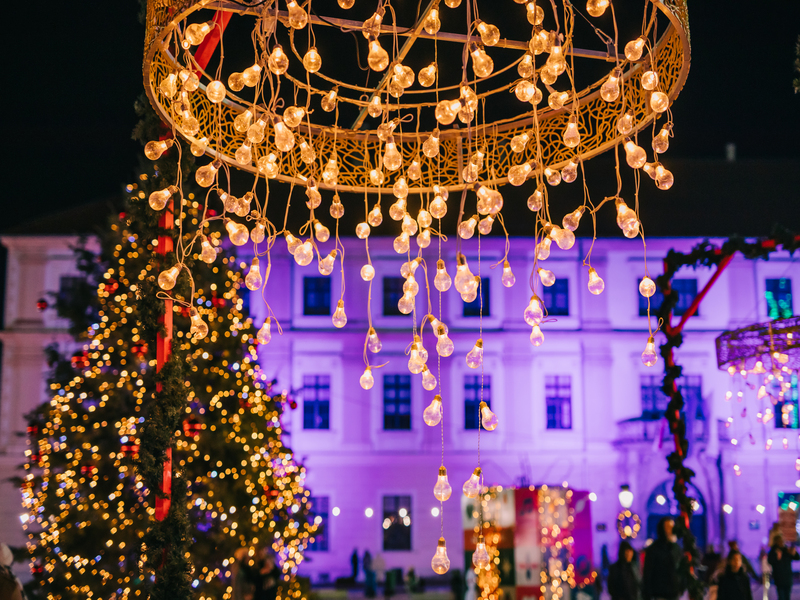 Javni poziv za zakup sajamskih kućica - Advent u Osijeku 2024.
