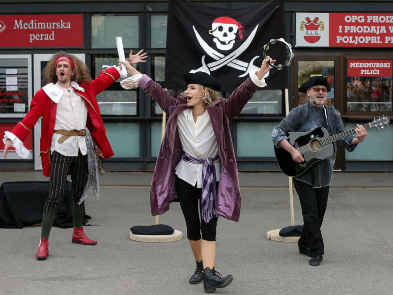 Hit predstava Jednozubi gusar